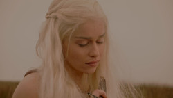 extant_GameOfThrones_1x02-TheKingsroad_0083