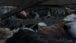extant_GameOfThrones_1x02-TheKingsroad_0364
