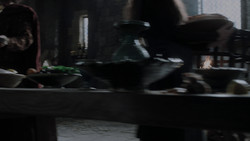 extant_GameOfThrones_1x02-TheKingsroad_0536