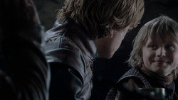 extant_GameOfThrones_1x02-TheKingsroad_0670