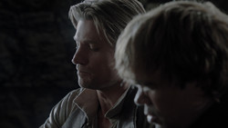 extant_GameOfThrones_1x02-TheKingsroad_0712