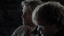 extant_GameOfThrones_1x02-TheKingsroad_0713