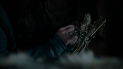 extant_GameOfThrones_1x02-TheKingsroad_0766