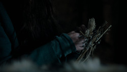 extant_GameOfThrones_1x02-TheKingsroad_0767