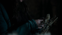 extant_GameOfThrones_1x02-TheKingsroad_0768