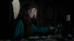 extant_GameOfThrones_1x02-TheKingsroad_0997