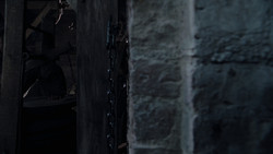 extant_GameOfThrones_1x02-TheKingsroad_1027