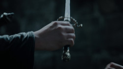 extant_GameOfThrones_1x02-TheKingsroad_1336