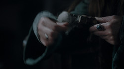 extant_GameOfThrones_1x02-TheKingsroad_1469
