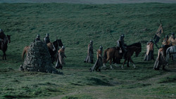 extant_GameOfThrones_1x02-TheKingsroad_1975