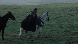 extant_GameOfThrones_1x02-TheKingsroad_2101