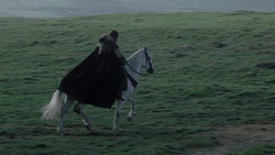 extant_GameOfThrones_1x02-TheKingsroad_2102