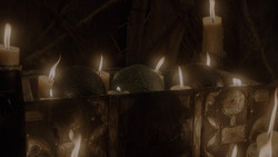 extant_GameOfThrones_1x02-TheKingsroad_2568
