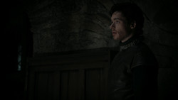 extant_GameOfThrones_1x02-TheKingsroad_3058