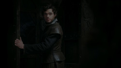 extant_GameOfThrones_1x02-TheKingsroad_3120