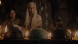 extant_GameOfThrones_1x02-TheKingsroad_3377
