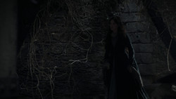 extant_GameOfThrones_1x02-TheKingsroad_3662