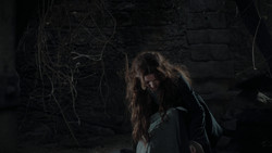 extant_GameOfThrones_1x02-TheKingsroad_3677