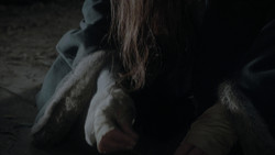 extant_GameOfThrones_1x02-TheKingsroad_3691