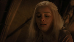 extant_GameOfThrones_1x02-TheKingsroad_4363