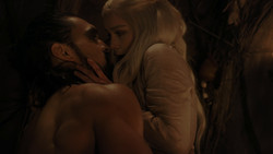 extant_GameOfThrones_1x02-TheKingsroad_4436