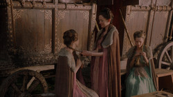 extant_GameOfThrones_1x02-TheKingsroad_4494