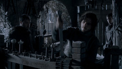 extant_GameOfThrones_1x03-LordSnow_1940