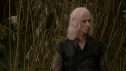 extant_GameOfThrones_1x03-LordSnow_3055