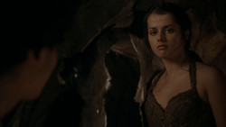 extant_GameOfThrones_1x03-LordSnow_3930