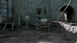 extant_GameOfThrones_1x04-CripplesBastardsAndBrokenThings_0010