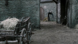 extant_GameOfThrones_1x04-CripplesBastardsAndBrokenThings_0021