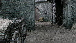 extant_GameOfThrones_1x04-CripplesBastardsAndBrokenThings_0023