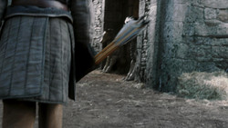 extant_GameOfThrones_1x04-CripplesBastardsAndBrokenThings_0040