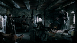 extant_GameOfThrones_1x04-CripplesBastardsAndBrokenThings_0184