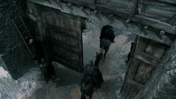 extant_GameOfThrones_1x04-CripplesBastardsAndBrokenThings_0538