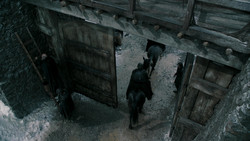extant_GameOfThrones_1x04-CripplesBastardsAndBrokenThings_0539