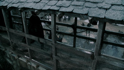 extant_GameOfThrones_1x04-CripplesBastardsAndBrokenThings_0546