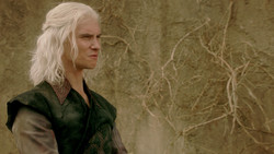 extant_GameOfThrones_1x04-CripplesBastardsAndBrokenThings_0991