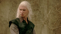 extant_GameOfThrones_1x04-CripplesBastardsAndBrokenThings_0999