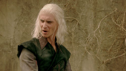 extant_GameOfThrones_1x04-CripplesBastardsAndBrokenThings_1001