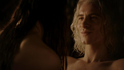 extant_GameOfThrones_1x04-CripplesBastardsAndBrokenThings_1331
