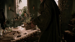 extant_GameOfThrones_1x04-CripplesBastardsAndBrokenThings_2142
