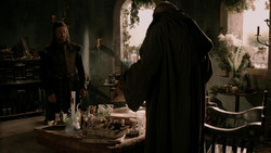 extant_GameOfThrones_1x04-CripplesBastardsAndBrokenThings_2146