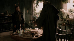 extant_GameOfThrones_1x04-CripplesBastardsAndBrokenThings_2148