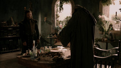 extant_GameOfThrones_1x04-CripplesBastardsAndBrokenThings_2149