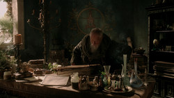extant_GameOfThrones_1x04-CripplesBastardsAndBrokenThings_2159