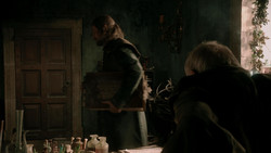 extant_GameOfThrones_1x04-CripplesBastardsAndBrokenThings_2389
