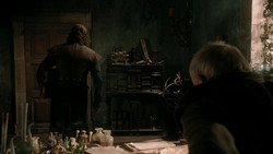 extant_GameOfThrones_1x04-CripplesBastardsAndBrokenThings_2391