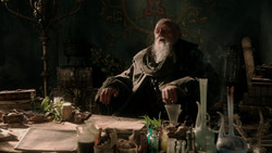 extant_GameOfThrones_1x04-CripplesBastardsAndBrokenThings_2394