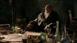 extant_GameOfThrones_1x04-CripplesBastardsAndBrokenThings_2396